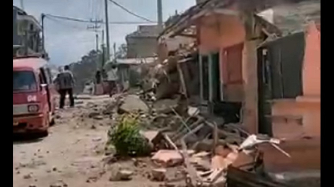 Rumah warga di Cianjur porak poranda diguncang gempa M 5,6