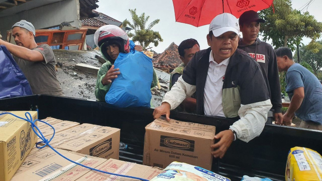 Dedi Mulyadi bantu korban gempa Cianjur