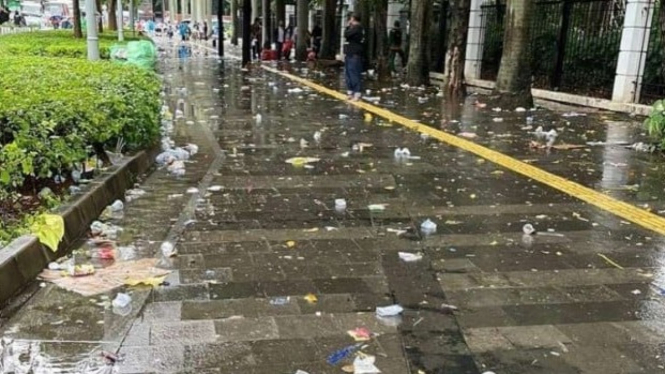 Penampakan sampah di sekitaran Jalan Sudirman-GBK