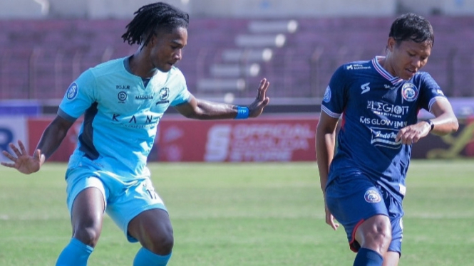 Arema FC vs Madura United Liga 1 2022/2023
