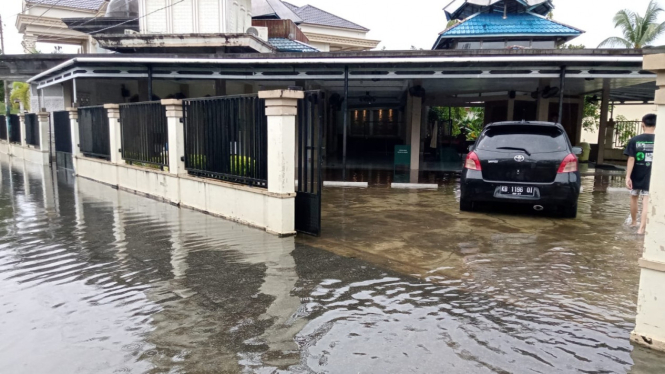 Masjid Al-Akbar di Jalan Karya Baru Pontianak kebanjiran