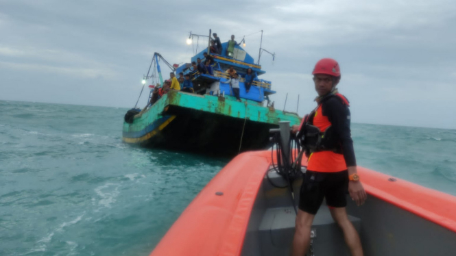 Pencarian korban Kapal KM. KY 02 karam di Perairan Selat Karimata