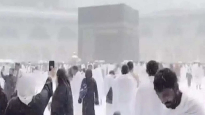 Video viral hujan salju di Masjidil Haram