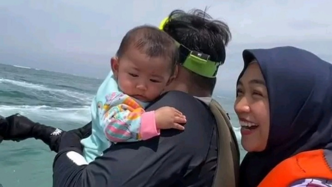 Ria Ricis, Teuku Ryan dan Moana naik jetski