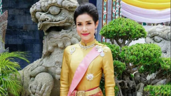 Selir Raja Thailand, Maha Vajiralongkorn