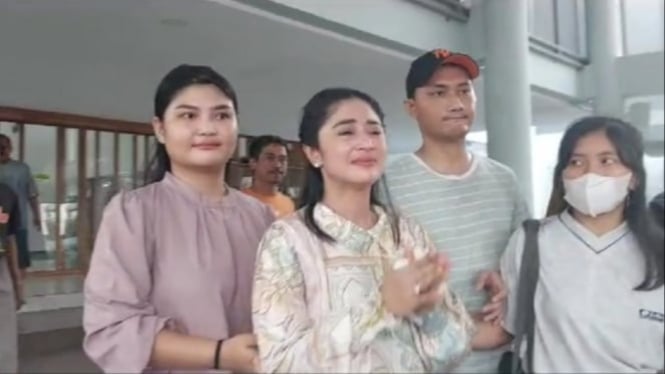 Dewi Perssik setelah mediasi konflik dengan Ketua RT