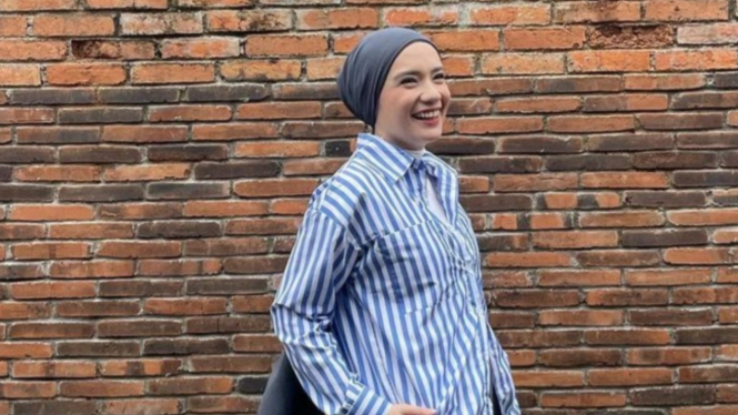 Foto Puteri Anne Mengenakan Hijab Turban