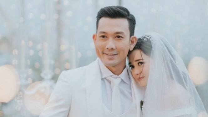 Denny Sumargo dan istrinya, Olivia Allan