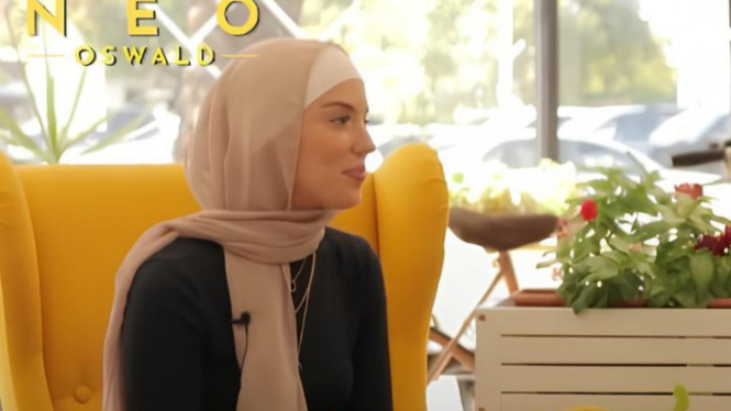 Wanita Bernama Paris Penerima Beasiswa Pendeta Masuk Islam