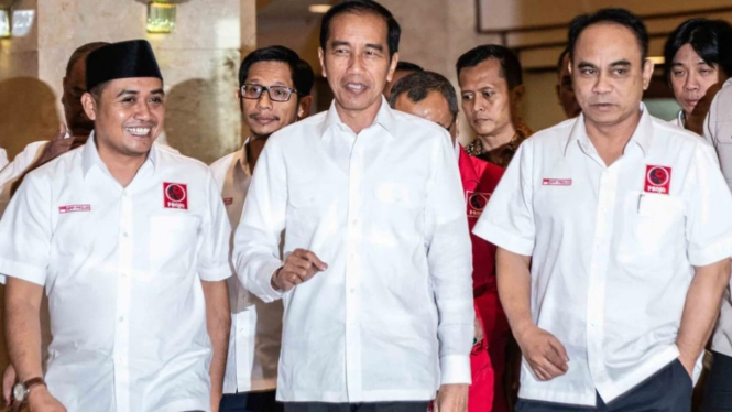 Presiden Jokowi bersama relawan Projo.