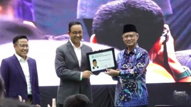 Anies Baswedan diberi KTA Muhammadiyah