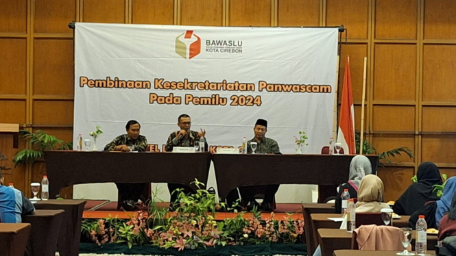 Bawaslu Kota Cirebon Gelar Pembinaan Kesktariatan Panwascam