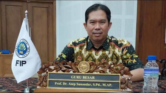 Guru Besar Universitas Negeri Malang, Prof. Dr. Asep Sunandar, S.Pd. M.AP