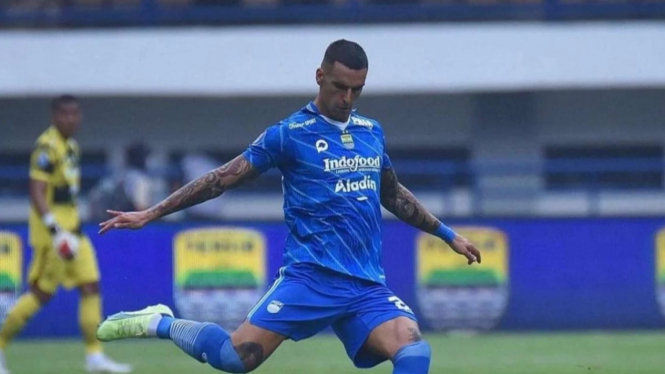 Bek Persib Bandung, Alberto Rodriguez.
