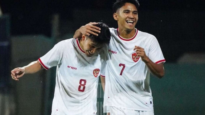 Pemain Timnas Indonesia U-23 rayakan gol.