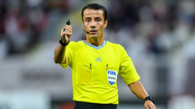 Nasrullo Kabirov wasit asal Tajikistan