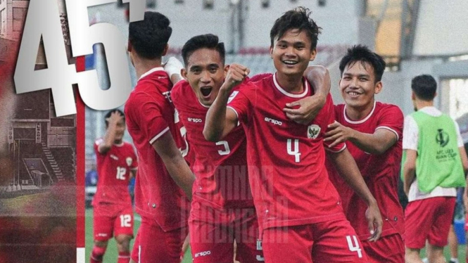 Pemain Timnas Indonesia U-23 rayakan gol ke gawang Australia.
