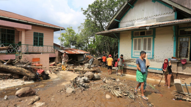 Banjir Lahar Dingin di Sumatera Barat.