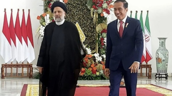 Presiden Iran Ebrahim Raisi bersama Presiden RI, Joko Widodo.