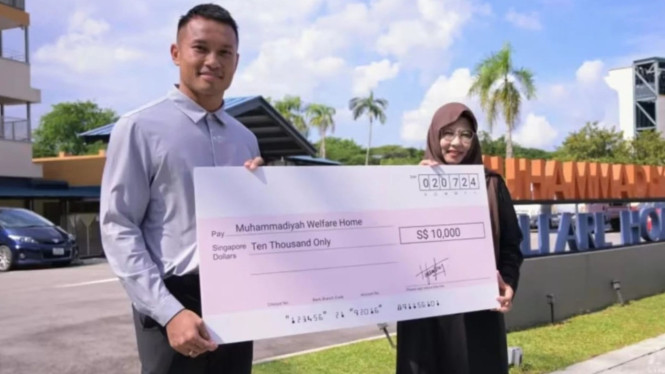 Kiper Timnas Singapura, Hassan Sunny Donasi ke Muhammadiyah.