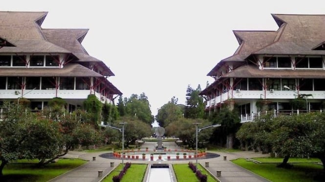 Institut Teknologi Bandung (ITB).