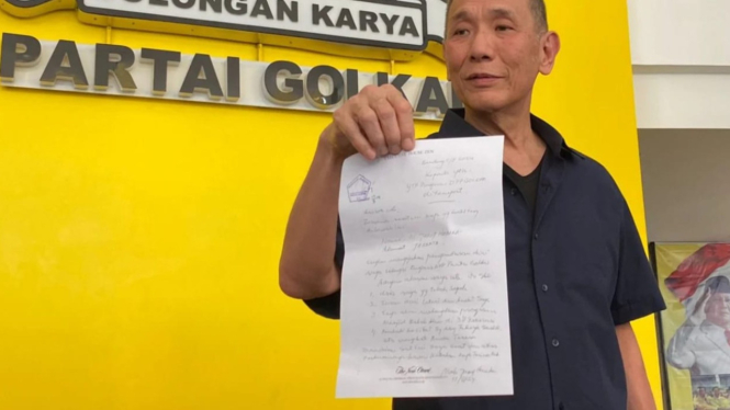 Jusuf Hamka mundur dari kepengurusan Partai Golkar.