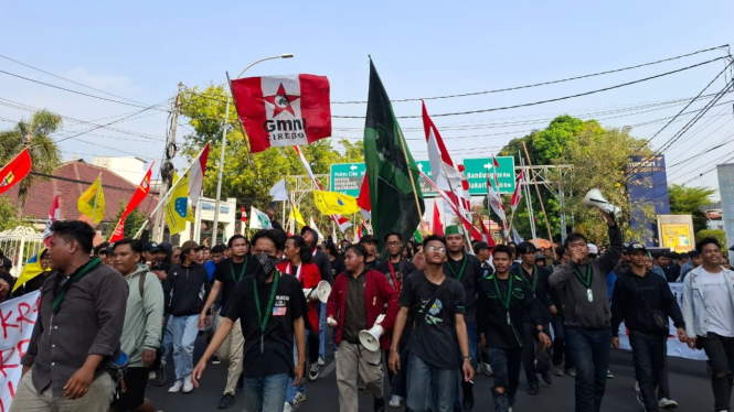 Demo mahasiswa di Kota Cirebon.