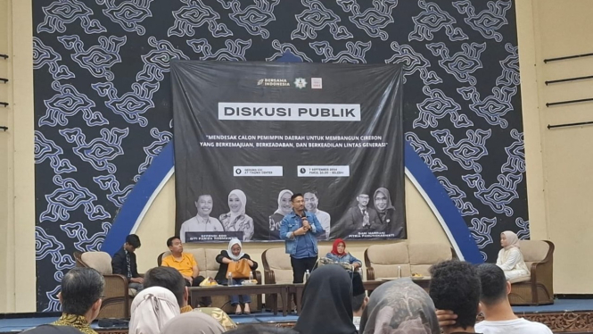 Diskusi publik cawalkot Cirebon bersama pemuda dan mahasiswa.