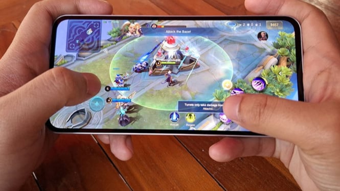 Bermain game MOBA dengan Samsung Galaxy A55 5G