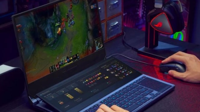 Keseruan bermain game menggunakan laptop