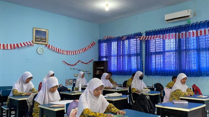 Suasana kelas di SMP Muhammadiyah 2 Cirebon.