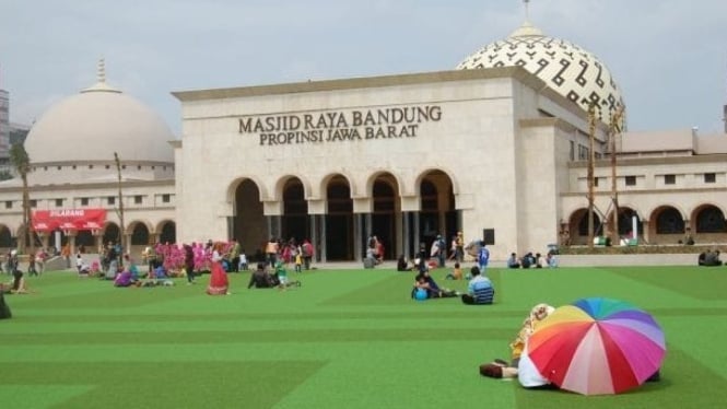 Masjid Raya Bandung.