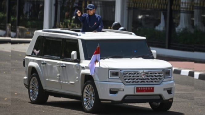 Presiden Prabowo Subianto naik mobil Pindad Maung Garuda