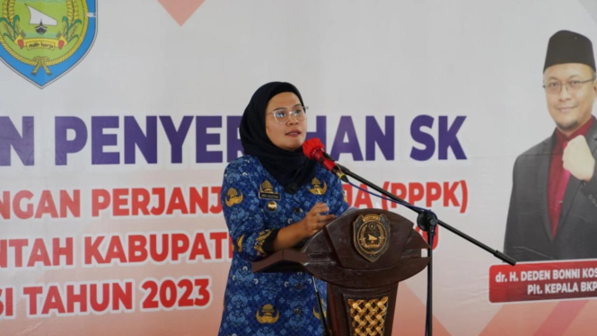 Bupati Indramayu, Nina Agustina.