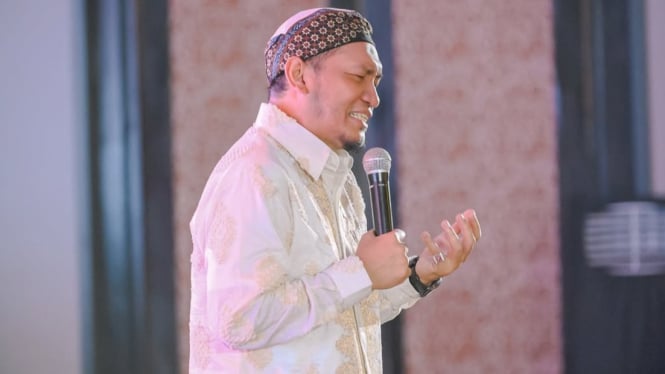 Ustadz Salim A Fillah.