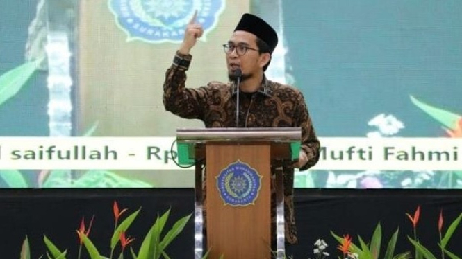 Ustadz Adi Hidayat (UAH).