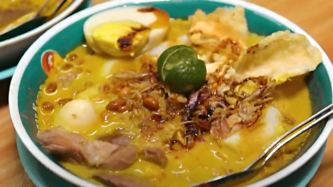 Bubur di Bawah Pohon Rindang