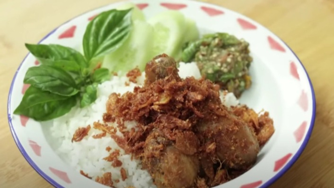 Ayam Serundeng Bawang Renyah