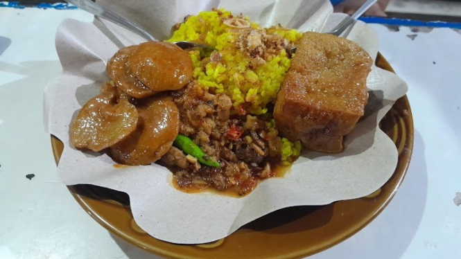 Nasi Kuning Legenda Pasir Koja