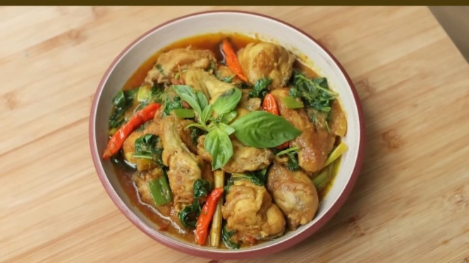 Resep Ayam Kunyit Kemangi Pedas