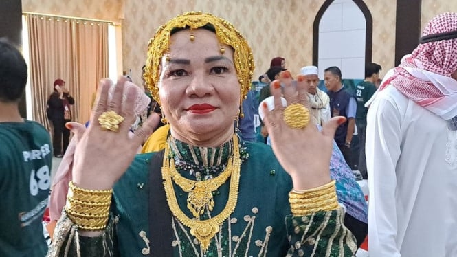 Ilustrasi pamer perhiasan