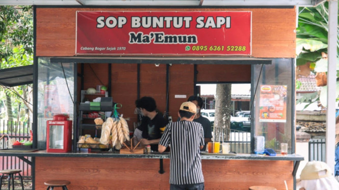 Warung Sop Buntut Ma Emu