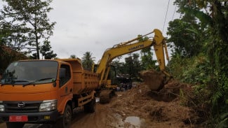 UPTD PJJ Pandeglang Bergerak Cepat Tangani Jalan Amblas