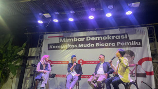 Hadir di Acara Diskusi, Alam Ganjar 'Diserbu' Anak-anak Muda Kota Serang yang Minta Foto Bareng