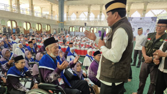 Lepas Jamaah Calon Haji, Sekda Tangerang Minta Keluarga Tak Perlu Antar ke Embarkasi
