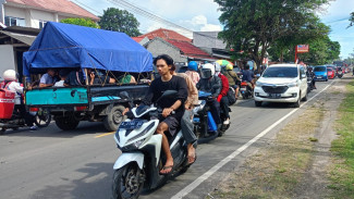 Anyer Padat Wisatawan, Lalu Lintas Tersendat