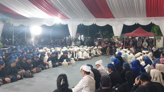 Seba Baduy 2025: Ribuan Warga Jalan Kaki 80 KM Serahkan Hasil Bumi ke Gubernur Banten