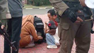 Gadis Kecil Itu Mencari Ayahnya di Polda Banten yang Pulang Tugas dari Papua