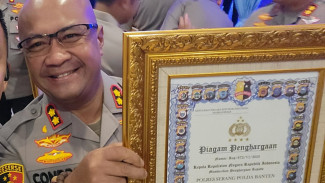 Kapolri Berikan Penghargaan Layanan Prima ke Polres Serang
