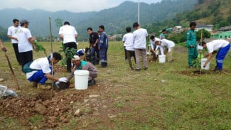 PLN IP Suralaya Gelar Clean Up Tanam Pohon Peringati Hari Lingkungan Hidup